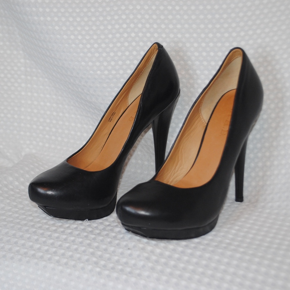 Never worn! L.A.M.B Black Pumps